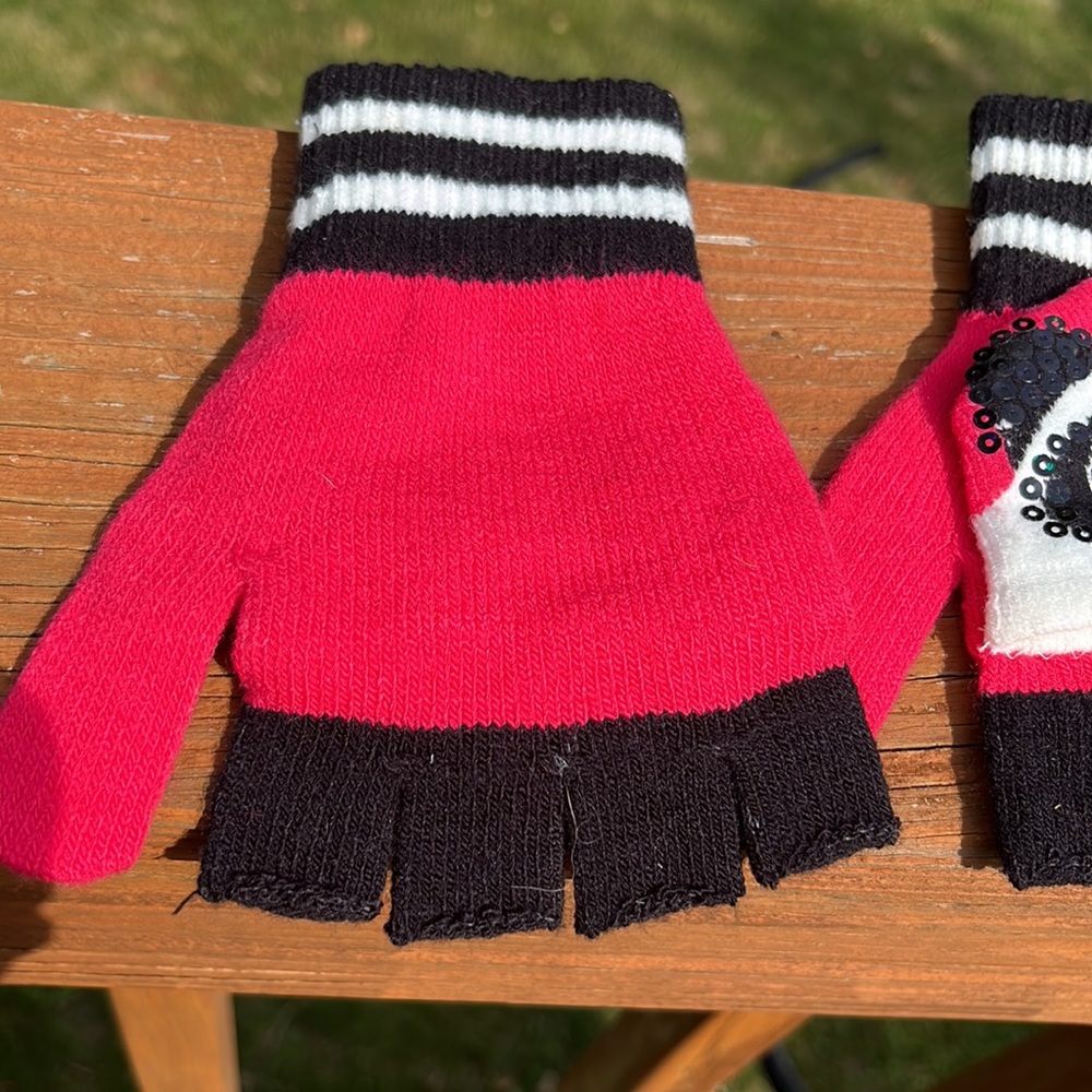 Sequined Panda Fingerless Gloves - Picture 2 of 7
